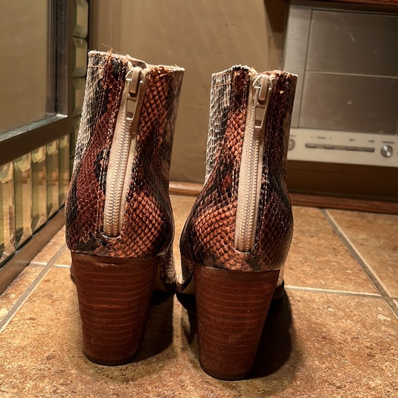 NWOT Faux Snakeskin Booties - Picture 5 of 9
